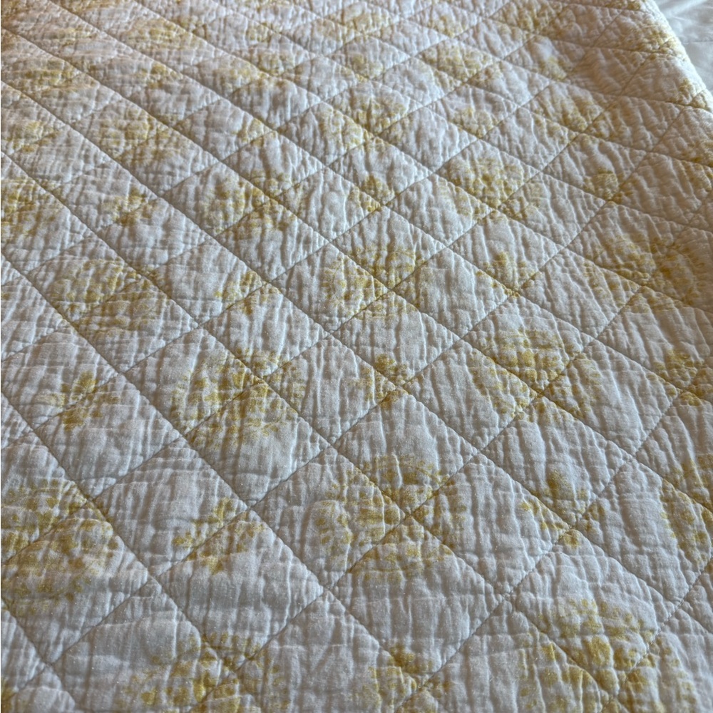 Rachel Ashwell shabby chic yellow, and white quilt full - Picture 3 of 4